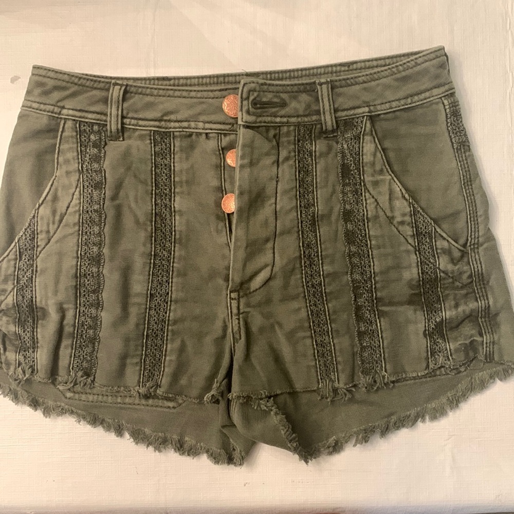 Free People women’s  army green cut off shorts with monochromatic lace detail